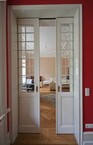 Altbauvilla, Kurhaus, Kassettent�r, Schiebet�r, Gl�ser mit Fassettenschliff, Verglasung, Parkettboden