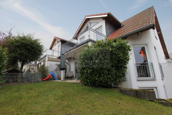 Bus, S-Bahn, Grundschule