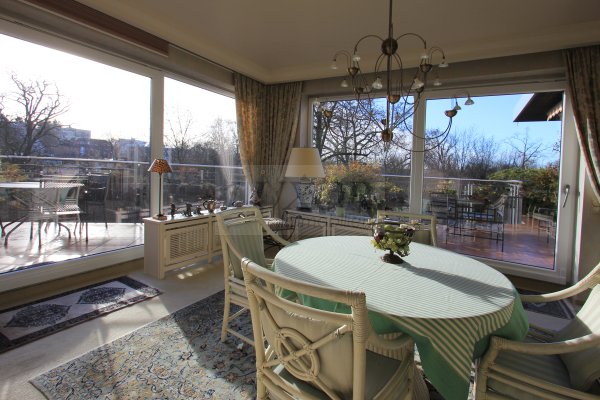 ETW Pool mit Dachterrasse